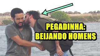 PEGADINHA DANDO BEIJO EM HOMENS  MANDE A SUA 84 [upl. by Atirehc]