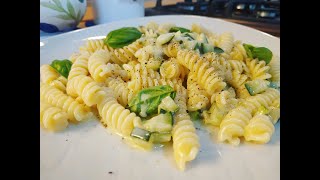 Video Ricetta  Fusilli zucchine e crescenza [upl. by Llemar678]