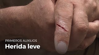 Aprende gestos de primeros auxilios  Herida leve [upl. by Anear]