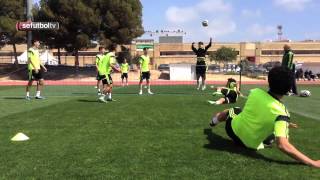 La Selección española Sub17 disfruta jugando al fútboltenis [upl. by Eppes676]