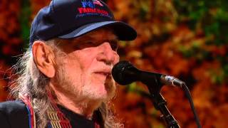 Willie Nelson  Good Hearted Woman Live at Farm Aid 2014 [upl. by Torrlow441]