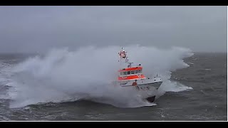 DGzRS Seenot Rettungskreuzer  Nordsee bei Sturm  Lifeboat at Heavy Weather  Ernst Meier  Hedde [upl. by Jorin]