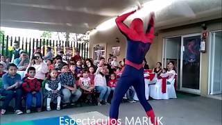 Hombre Araña SpiderMan haciendo malabares con sus telarañas [upl. by Genovera]