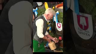 OB Dieter Reiter zapft erstes Fass an auf dem Oktoberfest wiesn ozapftis oktoberfest [upl. by Ellened]