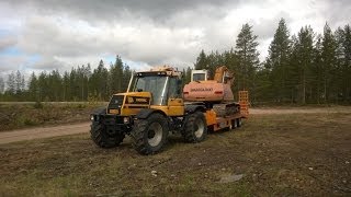 Pulling Samsung excavator with JCB Fastrac 155 [upl. by Clancy]