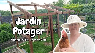 Nouveau poulailler entretient du jardin potager culture de la menthe en pot vivre à la campagne [upl. by Gawlas]