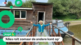 Woonboot van Ties ligt scheef door de droogte [upl. by Nwahsad28]