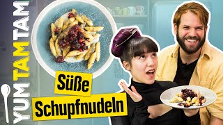 Süße Schupfnudeln  Mit Vanillesoße und Beerenkompott  yumtamtam [upl. by Ellierim]