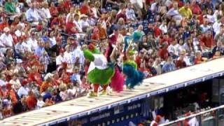 The Phillie Phanatic Gets Jiggy For Shane Victorino [upl. by Collayer]