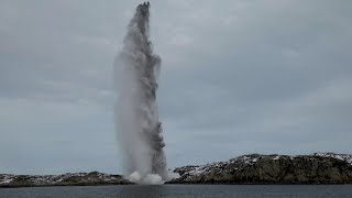 Her sprenges torpedoene på Helge Ingstad [upl. by Kcirred935]