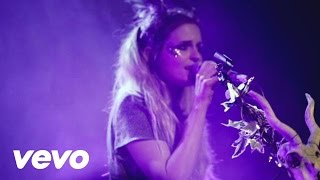 Kyla La Grange  Walk Through Walls Live at Village Underground [upl. by Dionysus]