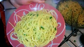 SPAGHETTI AGLIO OLIO E PEPERONCINO  FoodVlogger [upl. by Akirderf528]