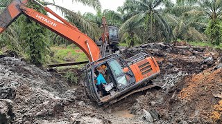 Hitachi zaxis 210 masuk parit 3 kali percobaan baru bisa lolos [upl. by Lagasse]