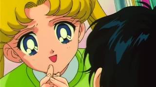 Sailor Moon escenas Beso antes de la batalla [upl. by Quita]