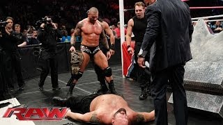 Big Show vs The Shield amp Randy Orton  4on1 Handicap Match Raw Nov 4 2013 [upl. by Mok]