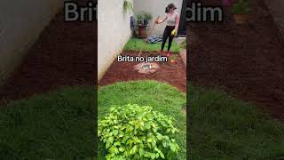 Brita no jardim decoracaodejardim jardim jardimcriativo bancodejardim façavocêmesmo [upl. by Necaj639]