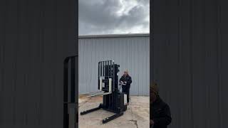 4000LB CROWN WS200040TT ELECTRIC WALKIE STRADDLE STACKER [upl. by Petrie621]