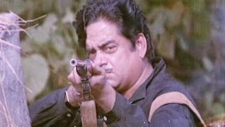 Shatrughan Sinha attacked by Goons  Aandhi Toofan Action Scene 910 [upl. by Annodahs]