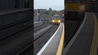 Ianrod eireann 22000 Irish rail class arriving in kilkenny station [upl. by Eintirb815]