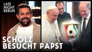 Olaf Scholz schenkt dem Papst einen Fußball  Late Night Berlin [upl. by Adirem884]