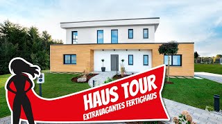 Fertighaus extravagant So ein Haus mit Flachdach habt ihr noch nie gesehen Haustour Fingerhut Haus [upl. by Anasxor]