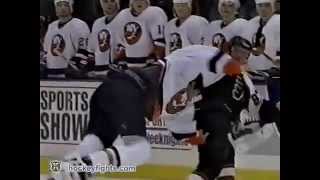 Jeremy Roenick vs Roman Hamrlik Oct 26 2002 [upl. by Nasus]