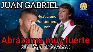 ABRAZAME MUY FUERTE  JUAN GABRIEL  reacciono por primera vez IMPOSIBLE NO LLORAR 😢 [upl. by Rhett28]