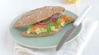 Recept Broodje Avocado Hüttenkäse en gerookte zalm [upl. by Domash881]