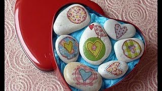 Manualidades para San Valentin Cómo Decorar Piedras Valentines Ideas Stone Crafts [upl. by Lewej]