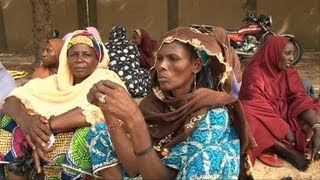 Nigeria des milliers de réfugiés fuient vers le Niger [upl. by Aicirpac]