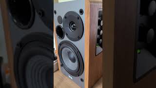 edifier r1280t bassotronics bass i love you [upl. by Vtehsta]