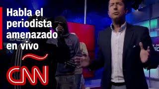 Habla el periodista de Ecuador al que amenazaron con un arma en vivo por televisión [upl. by Ellicec]