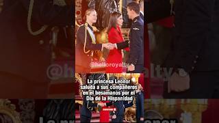 La princesa Leonor saluda a sus compañeros en el besamanos leonor princesaleonor españa [upl. by Jan311]