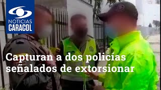 Capturan a dos policías señalados de extorsionar a un ciudadano en Medellín [upl. by Anaic]