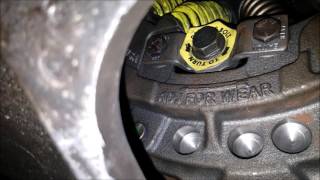 Clutch Adjustment on a semi truck Eaton Fuller [upl. by Trocki]