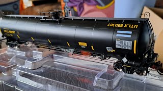 RETRO REVIEW ATHEARN GENESIS 33K LPG TANK CAR [upl. by Ahsil]