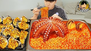 ASMR MUKBANG 직접 만든 대왕문어 해물 열라면 김밥 김치 유부초밥 먹방 RAMYEON amp KIMBAP MUKBANG EATING SOUND [upl. by Eikcaj]