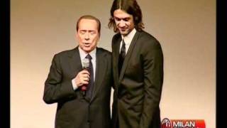 Premiazioni alla festa dei 25 anni di Berlusconi al Milan [upl. by Giacamo]