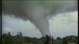 Se cumplen 33 años del mortífero tornado F5 en PLainfield [upl. by Consolata]