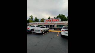 Eating at Mels Diner  Pigeon Forge [upl. by Emirak]