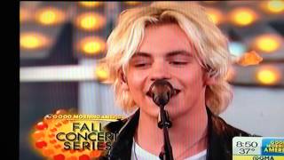 R5 Smile on Good Morning America  November 28 2014 [upl. by Wilona]