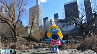 Smurfette visit New York  La Schtroumpfette visite New York [upl. by Kachine]