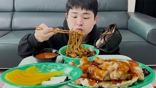 먹방최고의 조합 꾸덕한 간짜장겉바속촉 탕수육 먹방 리얼사운드Thick seasoned jajangmyeon  chewy tangsuyuk Mukbang Asmr [upl. by Elianore]