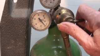 How to set the oxy acetylene regulators [upl. by Yemarej]