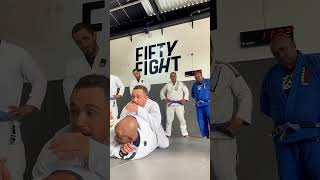 SURPREENDA O GUARDEIRO COM ESSA PASSAGEM  FINALIZAÇÃO bjj jiujitsu passagemdeguarda [upl. by Lohcin]