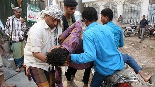 Yemen matrimonio sotto le bombe 131 morti [upl. by Hagile]