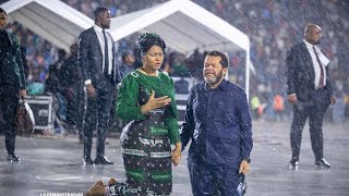 SOUS LA PLUIE LE PST MARCELLO AU STADE AVEC DES MILLIERS DE PERSONNES [upl. by Dyal]