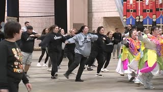 Mummers make lastminute preps ahead of parade on New Years Day [upl. by Wymore]