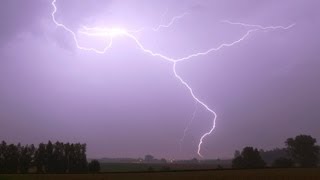 Orages à la chaîne Série  Orages particuliers [upl. by Emad402]