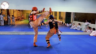 🔥 Tiny fights giant  VHVTAEKWONDO [upl. by Sivolc]